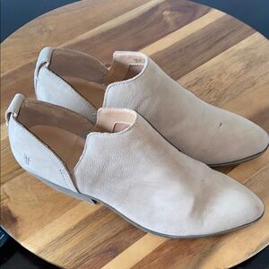 🆕 Frye Tan Booties sz 8.5